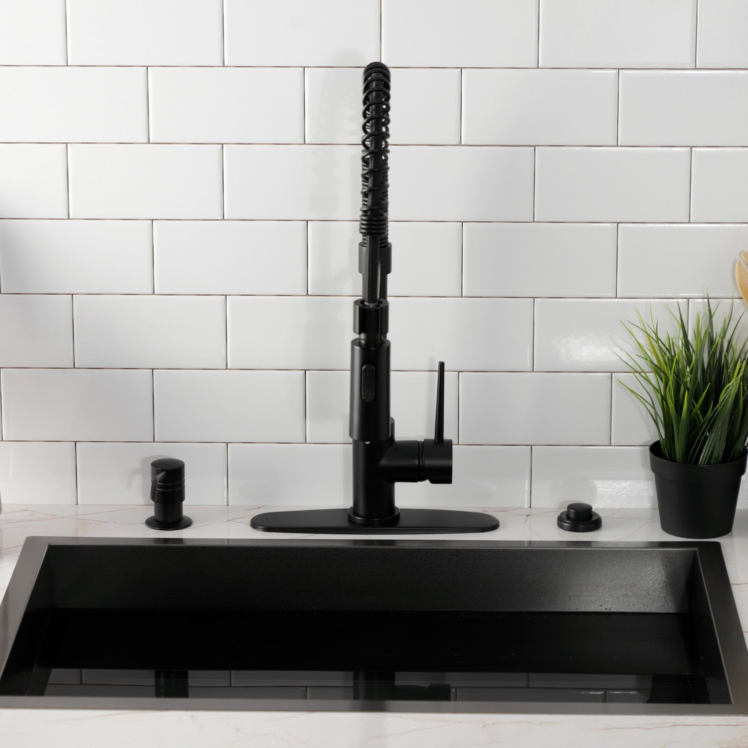 Kingston Sona LS8770NYL - New York Single-Handle 1-Hole Deck Mount Pre-Rinse Kitchen Faucet, Matte Black — thumbnail 3